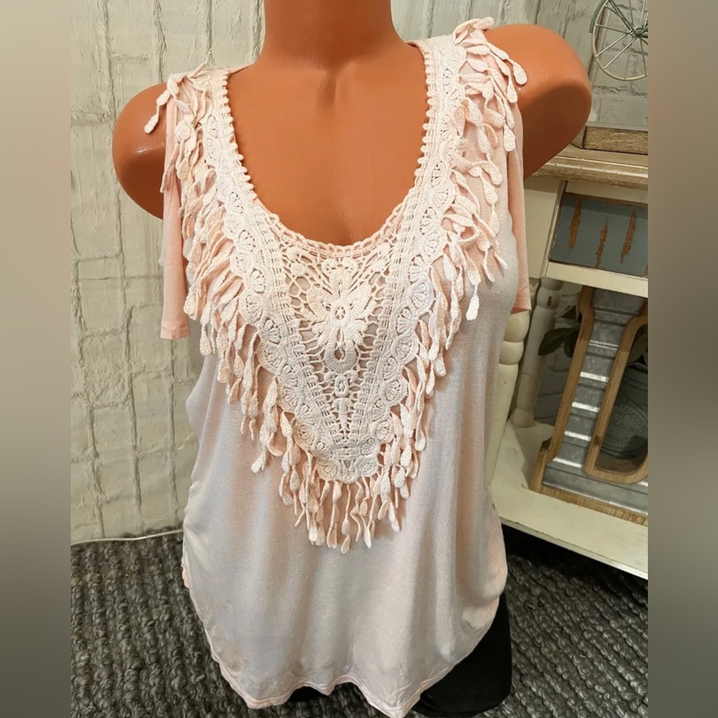 Buckle Daytrip Boho Crochet Fringe Lace Back Cold Shoulder Top Sz S Nwt!